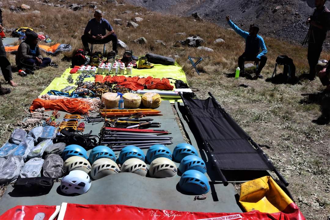 <span  class="uc_style_uc_tiles_grid_image_elementor_uc_items_attribute_title" style="color:#ffffff;">Black Peak Expedition- Dream go himalayas llp (1)</span>